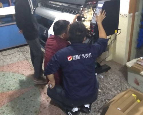 1562910544468696.jpg 登騰技術(shù)工程師講解:寫(xiě)真機(jī)回墨怎么辦?500.jpg