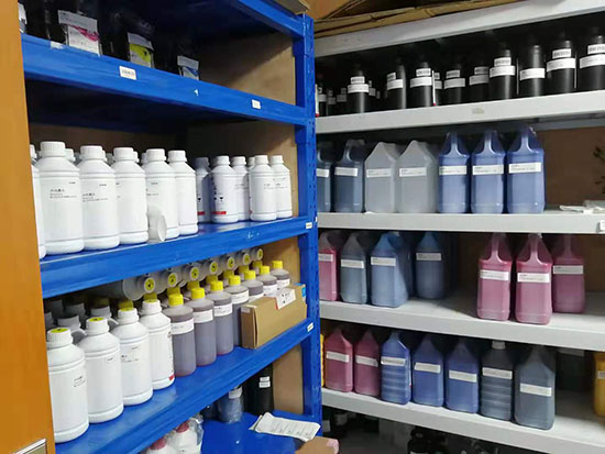 1564641682477105.jpg 戶外壓電寫真機(jī):打印每平方廣告需要多少墨水耗材成本?.jpg