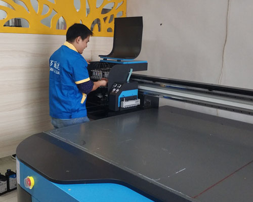 uv平板打印機(jī)使用簡(jiǎn)單易懂 操作流程介紹500.jpg