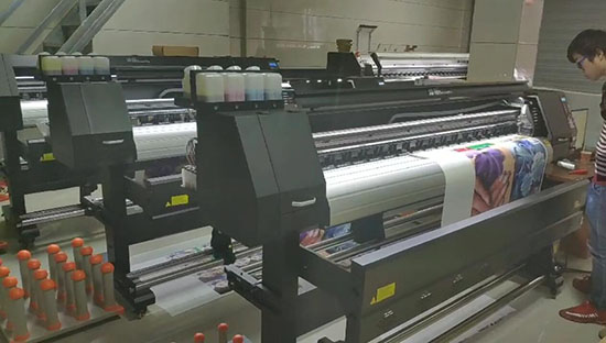 三臺(tái)煥圖寫真機(jī)印刷