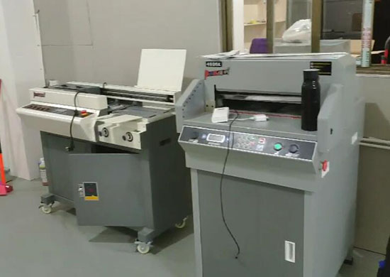 切紙機(jī) 膠裝機(jī) 切紙機(jī) 膠裝機(jī)