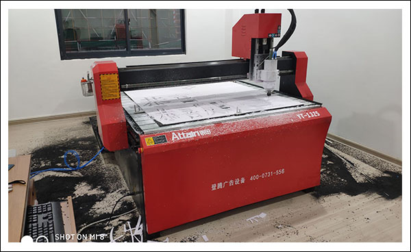 銀田木工雕刻機(jī).jpg 銀田木工雕刻機(jī).jpg