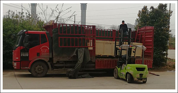 煥圖雙頭寫真機到貨.jpg 煥圖雙頭寫真機到貨.jpg