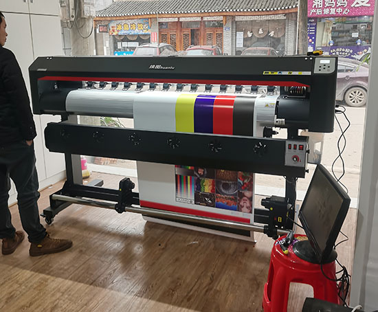 煥圖單頭戶外寫真機(jī).jpg 煥圖單頭戶外寫真機(jī).jpg