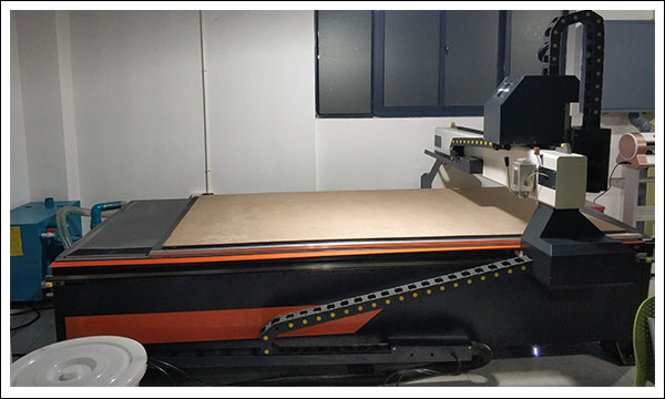 巡邊雕刻機(jī).jpg 巡邊雕刻機(jī).jpg