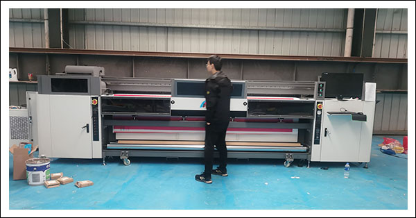 海邦達3.2米uv卷材機.jpg