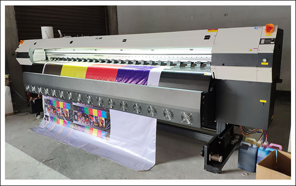 3.2米大型噴繪機(jī).jpg 3.2米大型噴繪機(jī).jpg