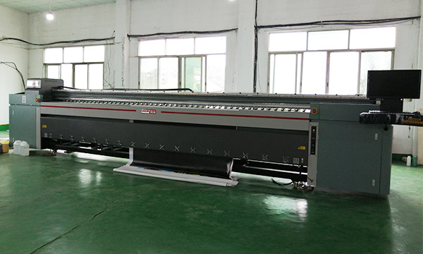 大型噴繪機.jpg 大型噴繪機.jpg