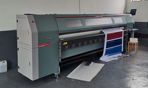 大型噴繪機.jpg 大型噴繪機.jpg