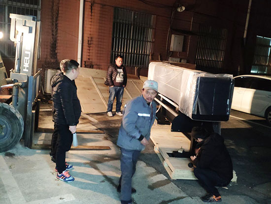 廣告設(shè)備發(fā)貨.jpg 廣告設(shè)備發(fā)貨.jpg