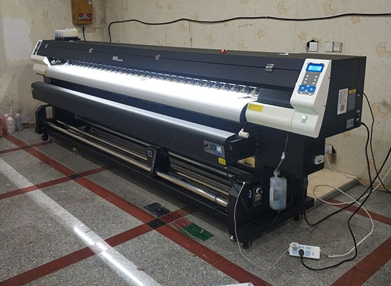 煥圖3.2米噴繪寫(xiě)真一體機(jī).jpg 煥圖3.2米噴繪寫(xiě)真一體機(jī).jpg