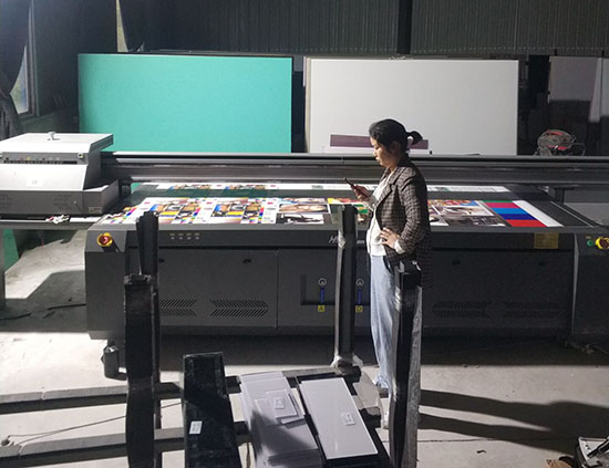 黑邁平板uv打印機.jpg 黑邁平板uv打印機.jpg