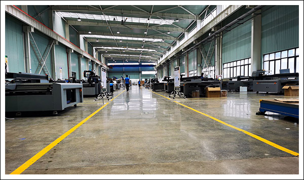 登騰廣告設(shè)備考察深圳金谷田uv平板打印機(jī)-2.jpg