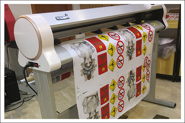 卓精雕科刻字機(jī).jpg 卓精雕科刻字機(jī).jpg