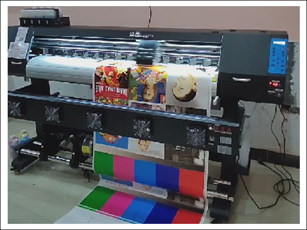 煥圖單頭1.6米寫真機(jī).jpg 煥圖單頭1.6米寫真機(jī).jpg