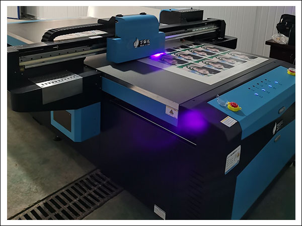 萬(wàn)麗達(dá)1325uv平板機(jī).jpg 萬(wàn)麗達(dá)1325uv平板機(jī).jpg