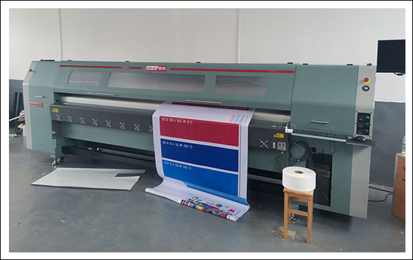 銳杰3.2米噴繪機.jpg 銳杰3.2米噴繪機.jpg