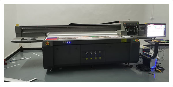 uv平板打印機.jpg uv平板打印機.jpg