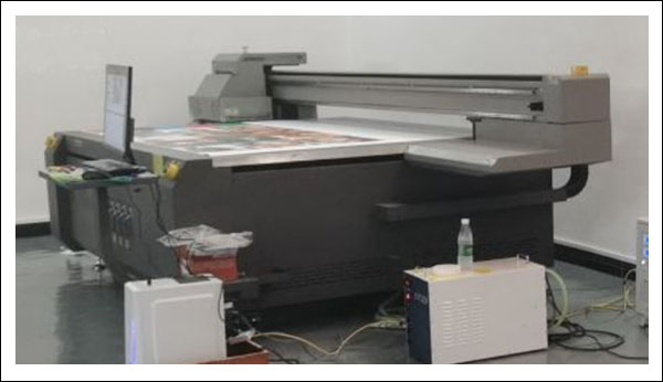 uv平板打印機.jpg uv平板打印機.jpg