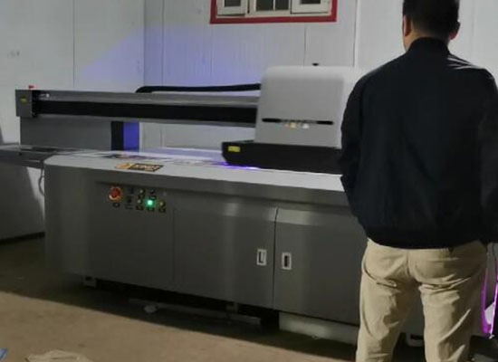 金谷田uv平板打印機(jī).jpg 金谷田uv平板打印機(jī).jpg