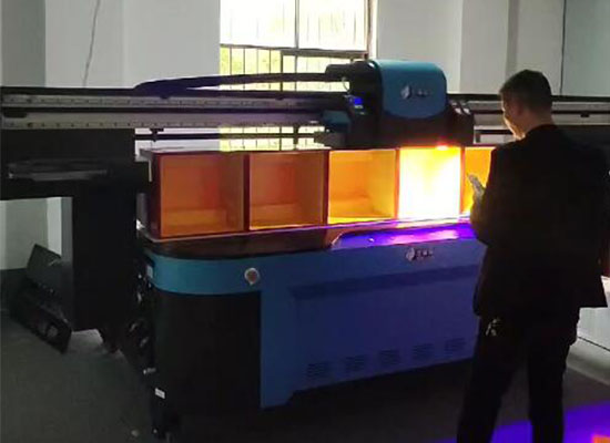 萬麗達uv平板打印機.jpg 萬麗達uv平板打印機.jpg