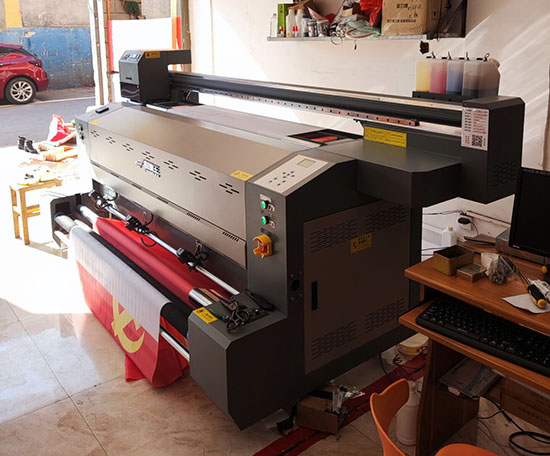 彩旗王旗幟機(jī).jpg 彩旗王旗幟機(jī).jpg