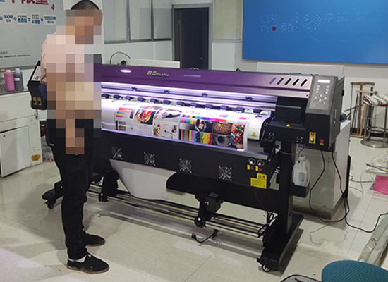 煥圖單頭戶外寫真機(jī).jpg 煥圖單頭戶外寫真機(jī).jpg