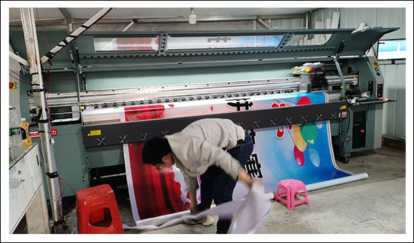 銳杰3.2米噴繪機.jpg 銳杰3.2米噴繪機.jpg