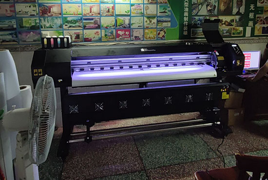 煥圖戶外寫真機(jī).jpg 煥圖戶外寫真機(jī).jpg