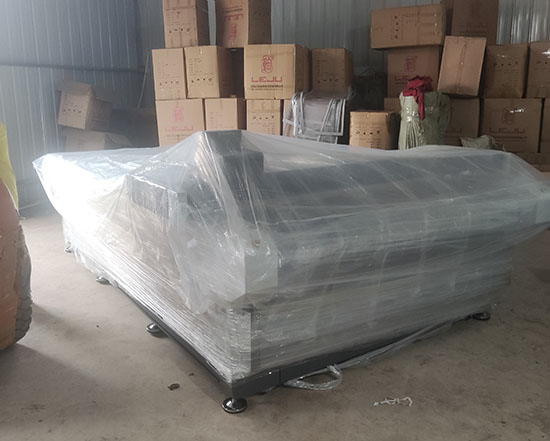 卓精雕科切割機(jī).jpg 卓精雕科切割機(jī).jpg