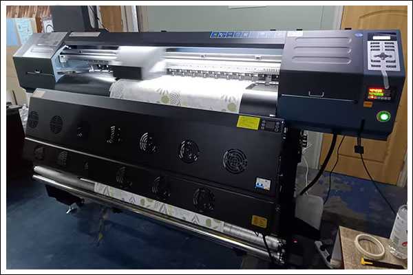 四頭戶外寫真機(jī).jpg 四頭戶外寫真機(jī).jpg