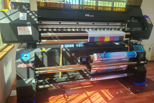 煥圖旗幟寫(xiě)真機(jī).jpg 煥圖旗幟寫(xiě)真機(jī).jpg