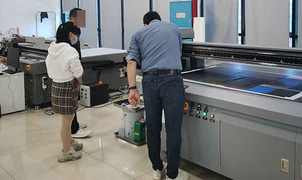 電器柜uv平板機案例.jpg 電器柜uv平板機案例.jpg