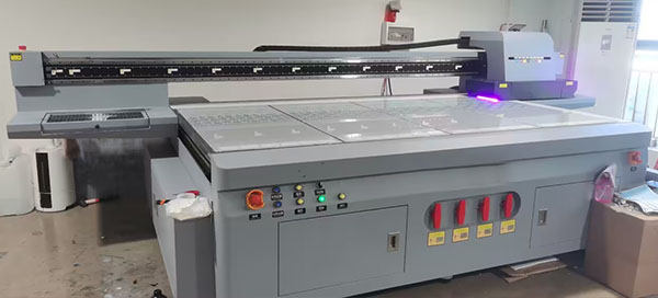 速度與精細(xì)兼?zhèn)錈▓D鍵盤uv平板機(jī) 讓個(gè)性化產(chǎn)品更具競爭力-2.jpg 速度與精細(xì)兼?zhèn)錈▓D鍵盤uv平板機(jī) 讓個(gè)性化產(chǎn)品更具競爭力-2.jpg