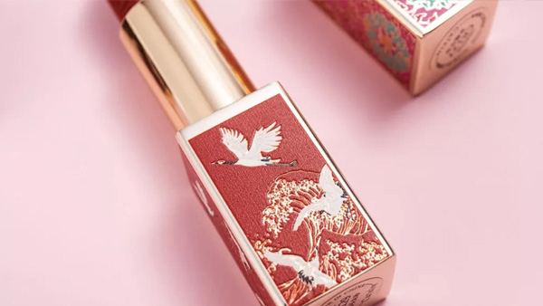 提升化妝品包裝質(zhì)感的秘密 煥圖口紅管uv平板機(jī)浮雕打印.jpg 提升化妝品包裝質(zhì)感的秘密 煥圖口紅管uv平板機(jī)浮雕打印.jpg