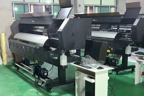 煥圖寫(xiě)真機(jī)攜手切割機(jī)等多臺(tái)機(jī)器 助力婁底某廣告加工廠-1.jpg 煥圖寫(xiě)真機(jī)攜手切割機(jī)等多臺(tái)機(jī)器 助力婁底某廣告加工廠-1.jpg