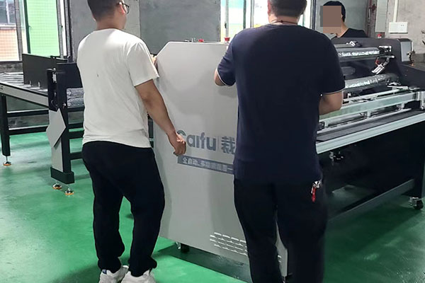 煥圖寫(xiě)真機(jī)攜手切割機(jī)等多臺(tái)機(jī)器 助力婁底某廣告加工廠-2.jpg 煥圖寫(xiě)真機(jī)攜手切割機(jī)等多臺(tái)機(jī)器 助力婁底某廣告加工廠-2.jpg