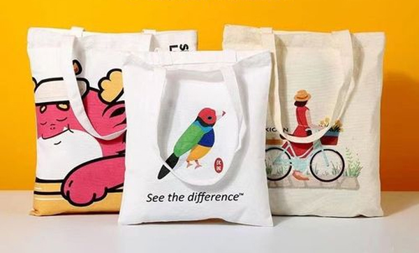 煥圖環(huán)保袋UV印布機(jī)告別傳統(tǒng)燙化 實(shí)現(xiàn)高速高質(zhì)量生產(chǎn)1.jpg 煥圖環(huán)保袋UV印布機(jī)告別傳統(tǒng)燙化 實(shí)現(xiàn)高速高質(zhì)量生產(chǎn)1.jpg