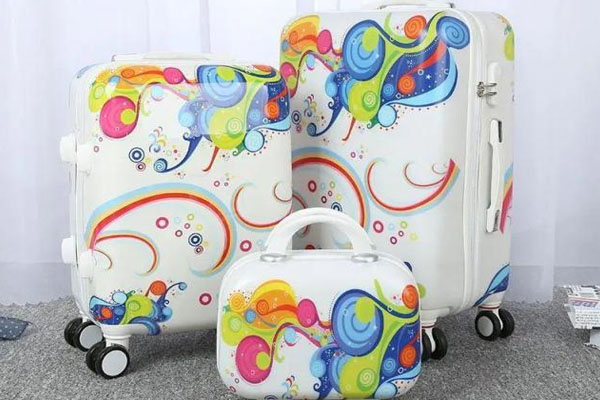 行李箱加工的新選擇:煥圖UV平板機(jī)浮雕光油效果提升品質(zhì)感.jpg 行李箱加工的新選擇:煥圖UV平板機(jī)浮雕光油效果提升品質(zhì)感.jpg