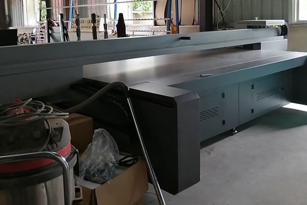 細節(jié)至上 為手機殼加工提供高清質(zhì)感打印方案的UV平板機2.jpg 細節(jié)至上 為手機殼加工提供高清質(zhì)感打印方案的UV平板機2.jpg