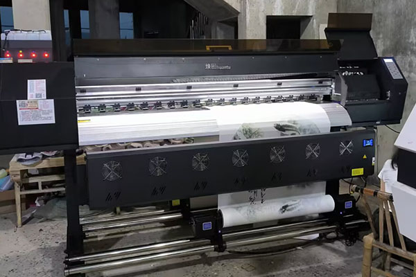 解析煥圖四頭戶外寫真機如何實現(xiàn)廣告批量高速生產(chǎn).jpg 解析煥圖四頭戶外寫真機如何實現(xiàn)廣告批量高速生產(chǎn).jpg