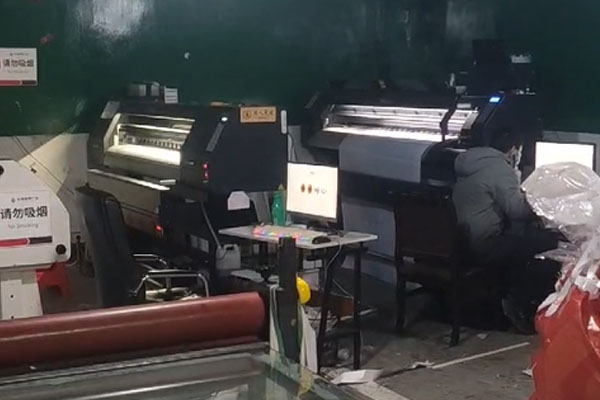 煥圖四頭戶外寫真機高速生產(chǎn)來襲 廣告公司日產(chǎn)1000方.jpg 煥圖四頭戶外寫真機高速生產(chǎn)來襲 廣告公司日產(chǎn)1000方.jpg