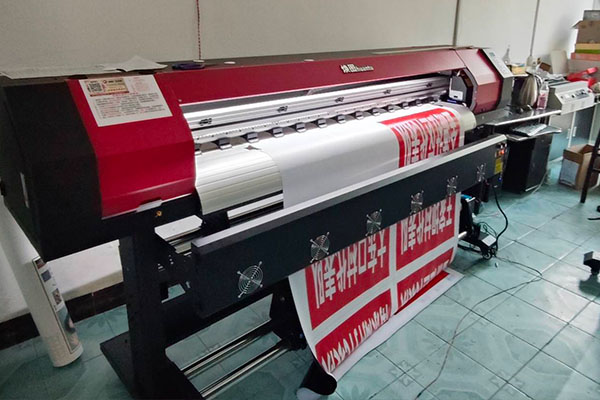 25平/小時高速打印 煥圖寫真機(jī)提升廣告店生產(chǎn)力的秘訣.jpg 25平/小時高速打印 煥圖寫真機(jī)提升廣告店生產(chǎn)力的秘訣.jpg