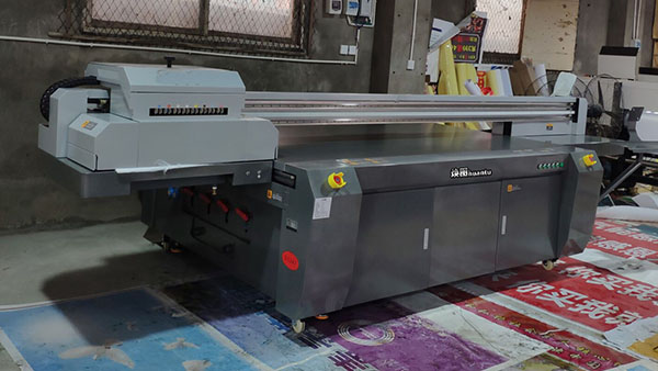 色彩鮮艷均勻 煥圖高清UV平板機(jī)提升異形玩具車印刷品質(zhì).jpg