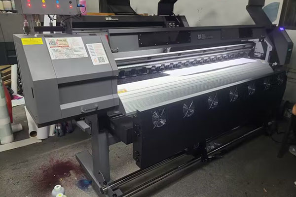 廣告店高性價(jià)比之選 煥圖寫真機(jī)助力鮮艷細(xì)膩畫面呈現(xiàn).jpg