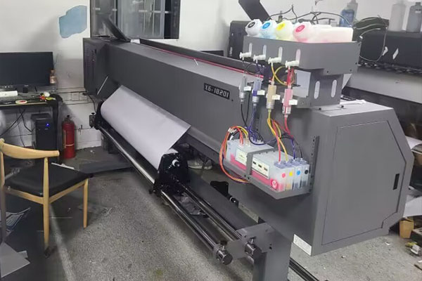 廣告店高性價(jià)比之選 煥圖寫真機(jī)助力鮮艷細(xì)膩畫面呈現(xiàn).jpg