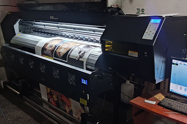 煥圖寫真機(jī)賦能規(guī)?；a(chǎn) 打造高速可靠的廣告加工.jpg