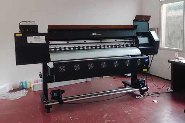 穩(wěn)定耐用的煥圖四頭寫(xiě)真機(jī) 重型工業(yè)機(jī)架賦能高負(fù)荷生產(chǎn).jpg 穩(wěn)定耐用的煥圖四頭寫(xiě)真機(jī) 重型工業(yè)機(jī)架賦能高負(fù)荷生產(chǎn).jpg