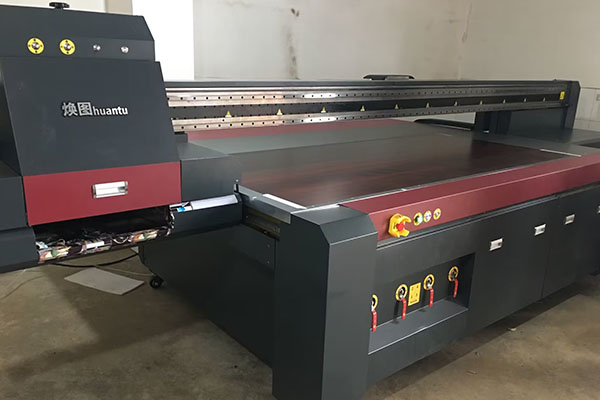 煥圖玩具UV平板機(jī)高落差打印技術(shù) 異形玩具車高清直印1.jpg