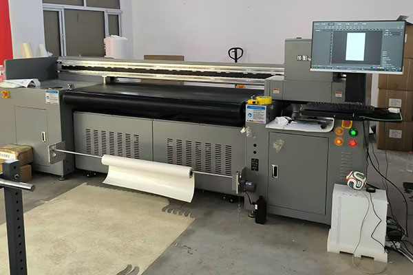 告別人工依賴 自動化煥圖足球uv打印機(jī)助力體育產(chǎn)能翻倍.jpg